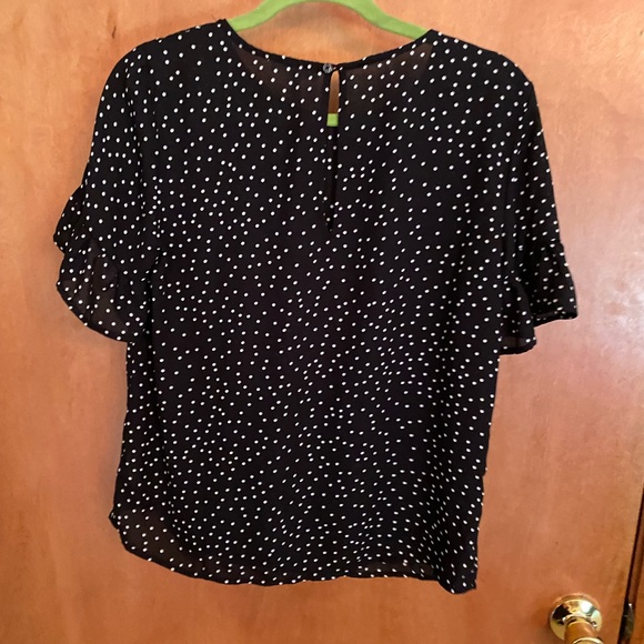 Black and white flutter sleeve blouse size M - Picture 4 of 5
